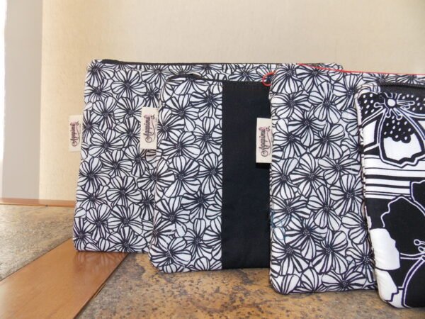 Estuche "Flowers in black & white"