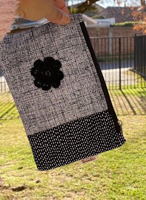 Estuche "Flowers in black & white"