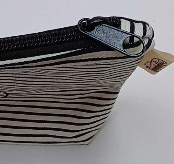 Estuche "Love" rayado 1