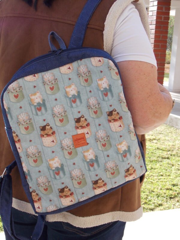 DSCN0272 Mochila Lindo gatito